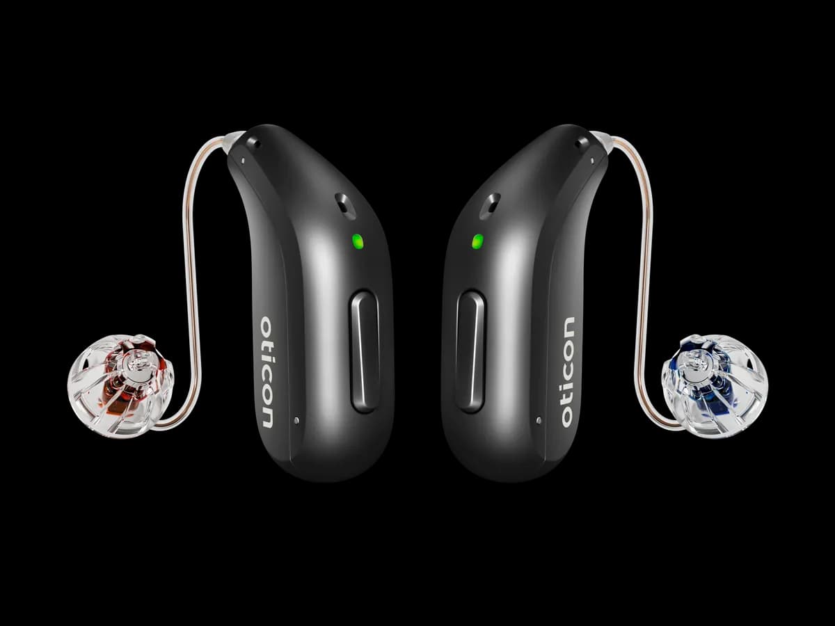 Oticon Reveal miniRITE R, Paar in Diamantschwarz mit offenem Bass-Dome
